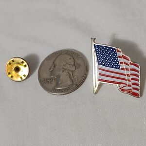Great Cond. Vintage 60's/70's Waving American Flag Lapel Pin Semiquincentennial